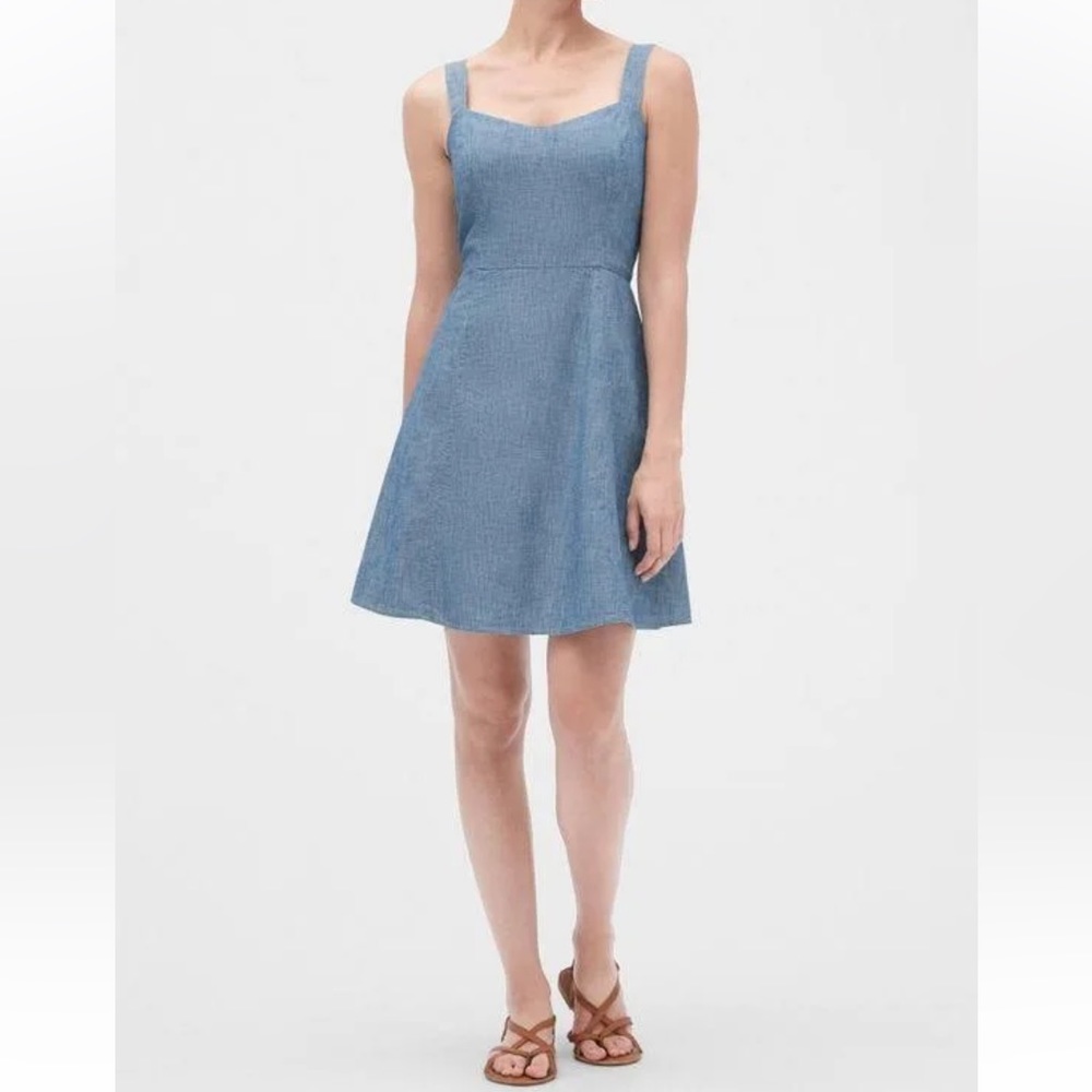 Gap chambray light blue spring dress with white lining, Size 8